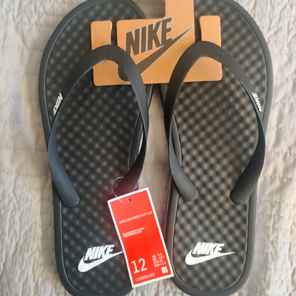 NWT Men's Nike flip flops